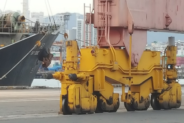 항만 컨테이너항 / BTC CRANE - 주행